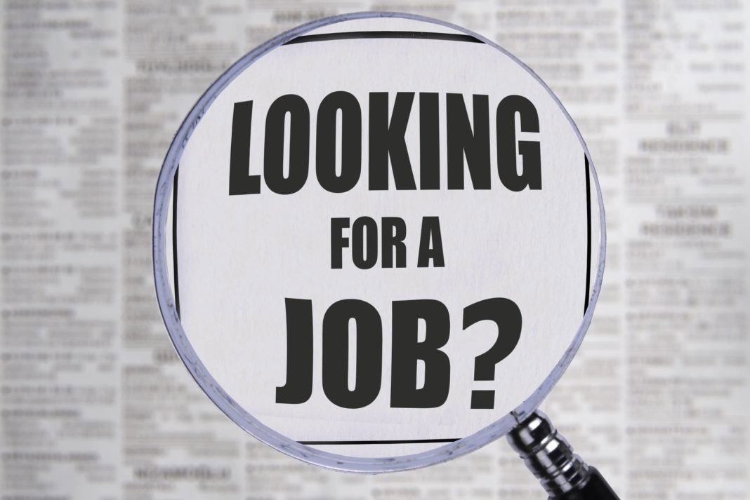 LOOKING FOR A JOB – REMOTE / PART-TIME / EVENING SHIFT